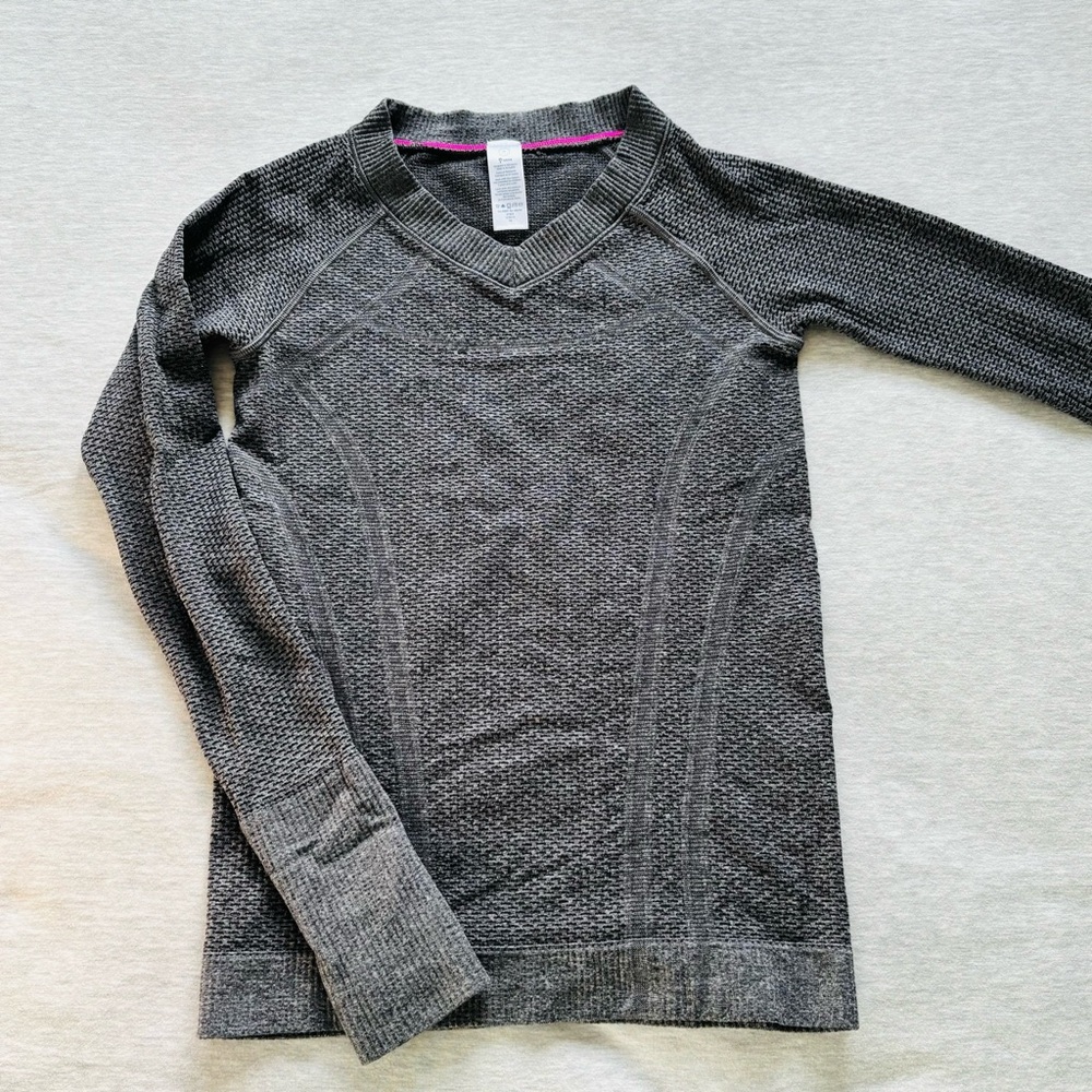 Ivivva Gray girl’s long sleeve shirt.
